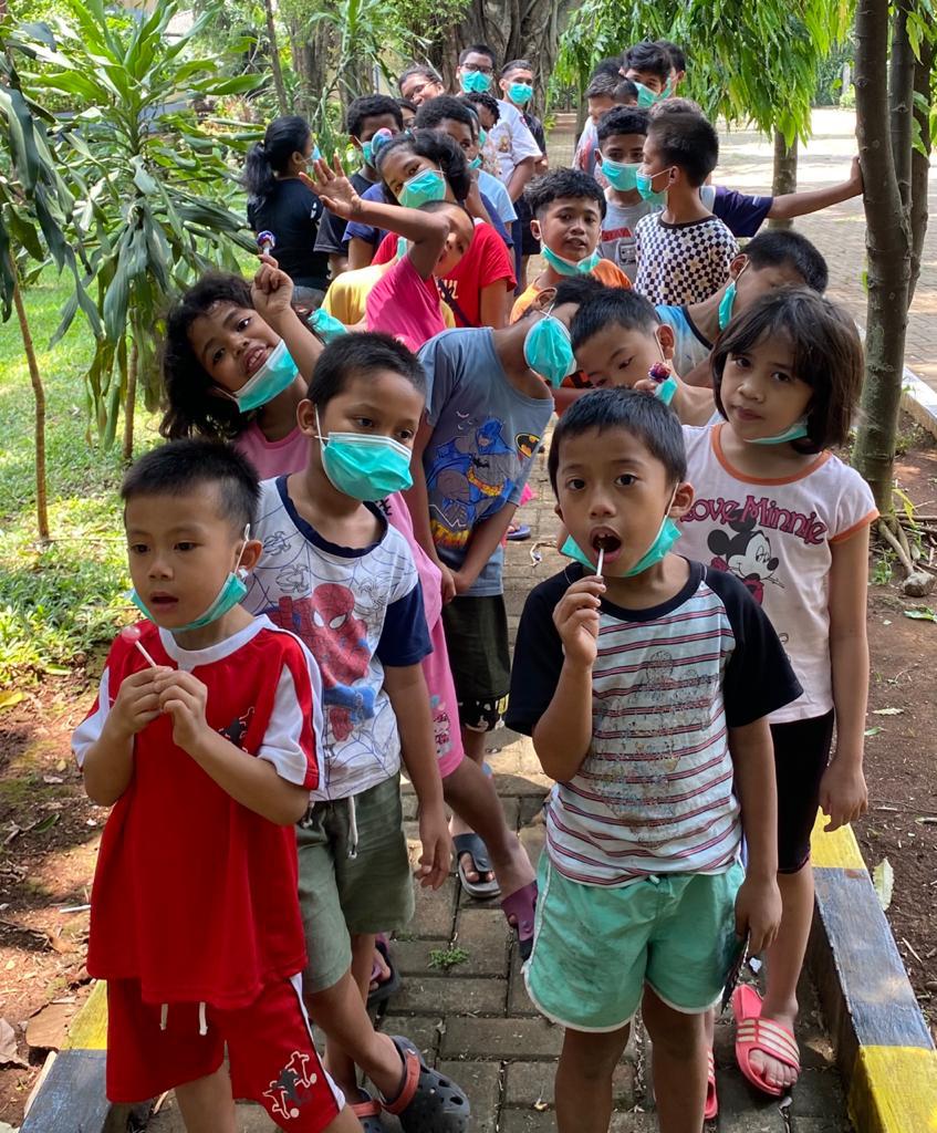 Children at Pa Van Der Steur Orphanage are enjoying treat of lolipops